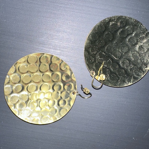 Round statement earrings - Picture 4 of 4